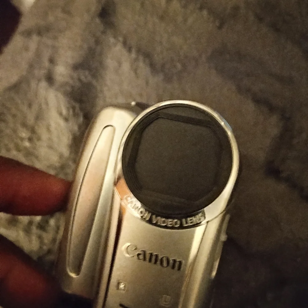 Canon Silver Camcorder with 35x Optical Zoom OBO Tested Works.